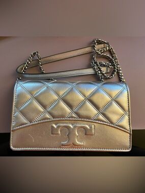 Tory Burch Savannah Chain Wallet